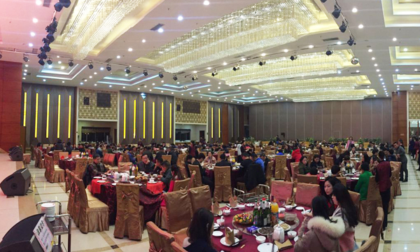 “感恩有你，一路同行”2016年豐泉餐飲公司年終會暨新春聯歡會