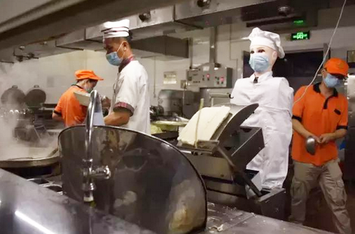 廣州高校的飯?zhí)茫切﹤髡f(shuō)中的黑科技！