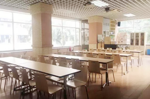 廣州高校的飯?zhí)茫切﹤髡f(shuō)中的黑科技！